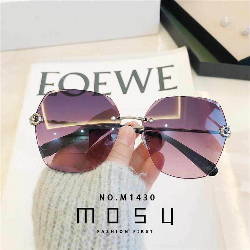 Sunglasses 2022 Luxury Decoration Classic Eyewear Women Original Brand Designer High Quality Sun Glasses FashionSunglasses
Sunglasses 2022 Luxury Decoration Classic Eyewear Women Original Brand Designer High Quality Sun Glasses FashionSunglasses