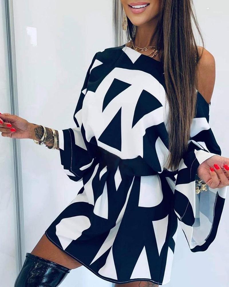 Casual Dresses Autumn Women Abstract Print Inclined Mini Dress Without Belt 2022 Femme Long Sleeve Robe Office Lady Clothing, Black
Casual Dresses Autumn Women Abstract Print Inclined Mini Dress Without Belt 2022 Femme Long Sleeve Robe Office Lady Clothing, Black