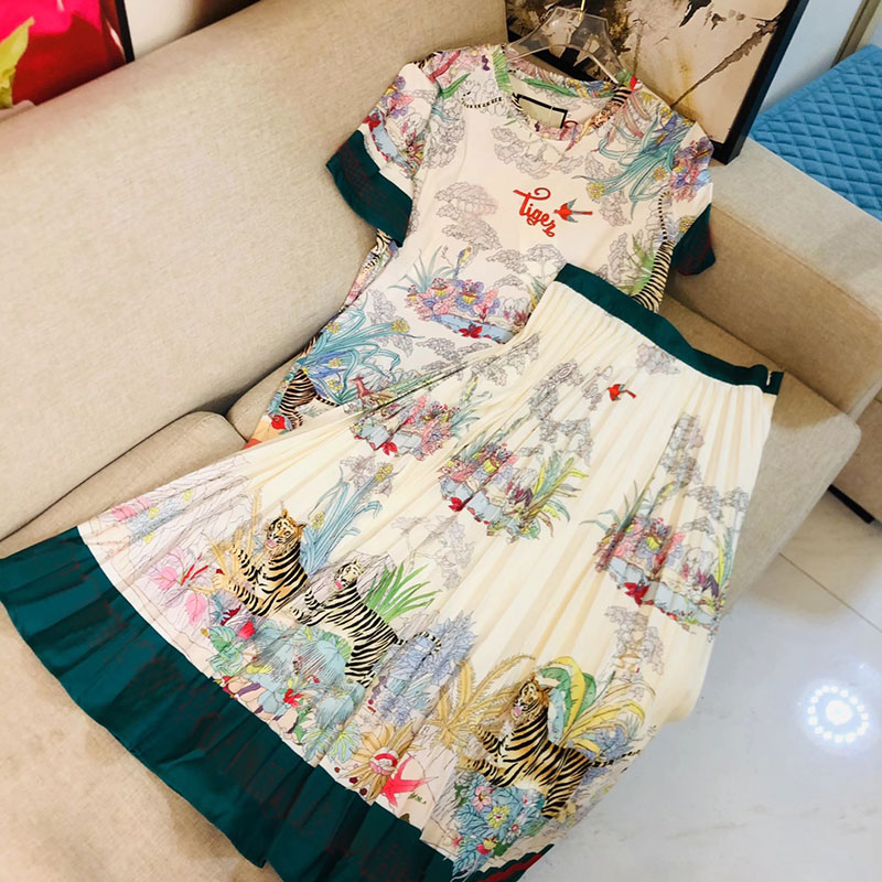 Womens Two Piece Sets 22SS Dress Set Stylist Causal Tops Women Clothing Stylist Casual Style Fashion Short Sleeve S
Womens Two Piece Sets 22SS Dress Set Stylist Causal Tops Women Clothing Stylist Casual Style Fashion Short Sleeve S