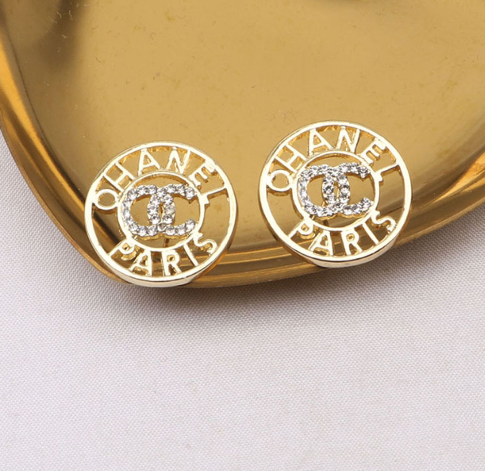 20style Simple 18K Gold Plated 925 Silver Letters Stud Luxury Brand Designers Famous Women Round Crystal Pearl Earring Jewelry
20style Simple 18K Gold Plated 925 Silver Letters Stud Luxury Brand Designers Famous Women Round Crystal Pearl Earring Jewelry
