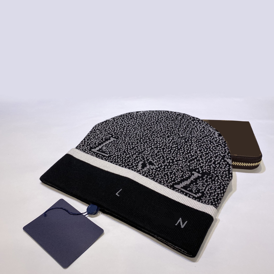Autumn and winter Desingers Luxurys Beanie Warm Knitted Cap Ear Protection Casual Temperament Cold Cap Ski Caps Europe Tide 4 colors option to choose good nice, Black
Autumn and winter Desingers Luxurys Beanie Warm Knitted Cap Ear Protection Casual Temperament Cold Cap Ski Caps Europe Tide 4 colors option to choose good nice, Black