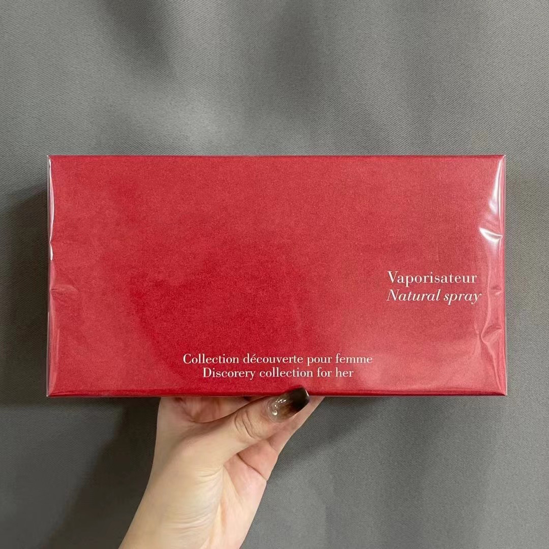 Premierlash Brand Paris Perfume Set 25ml with 4pcs Gift Box Rouge 540 Aqua Vitae Celestia Universalis Cologne Parfum Long Lasting Smell Spray Collection for Her
Premierlash Brand Paris Perfume Set 25ml with 4pcs Gift Box Rouge 540 Aqua Vitae Celestia Universalis Cologne Parfum Long Lasting Smell Spray Collection for Her