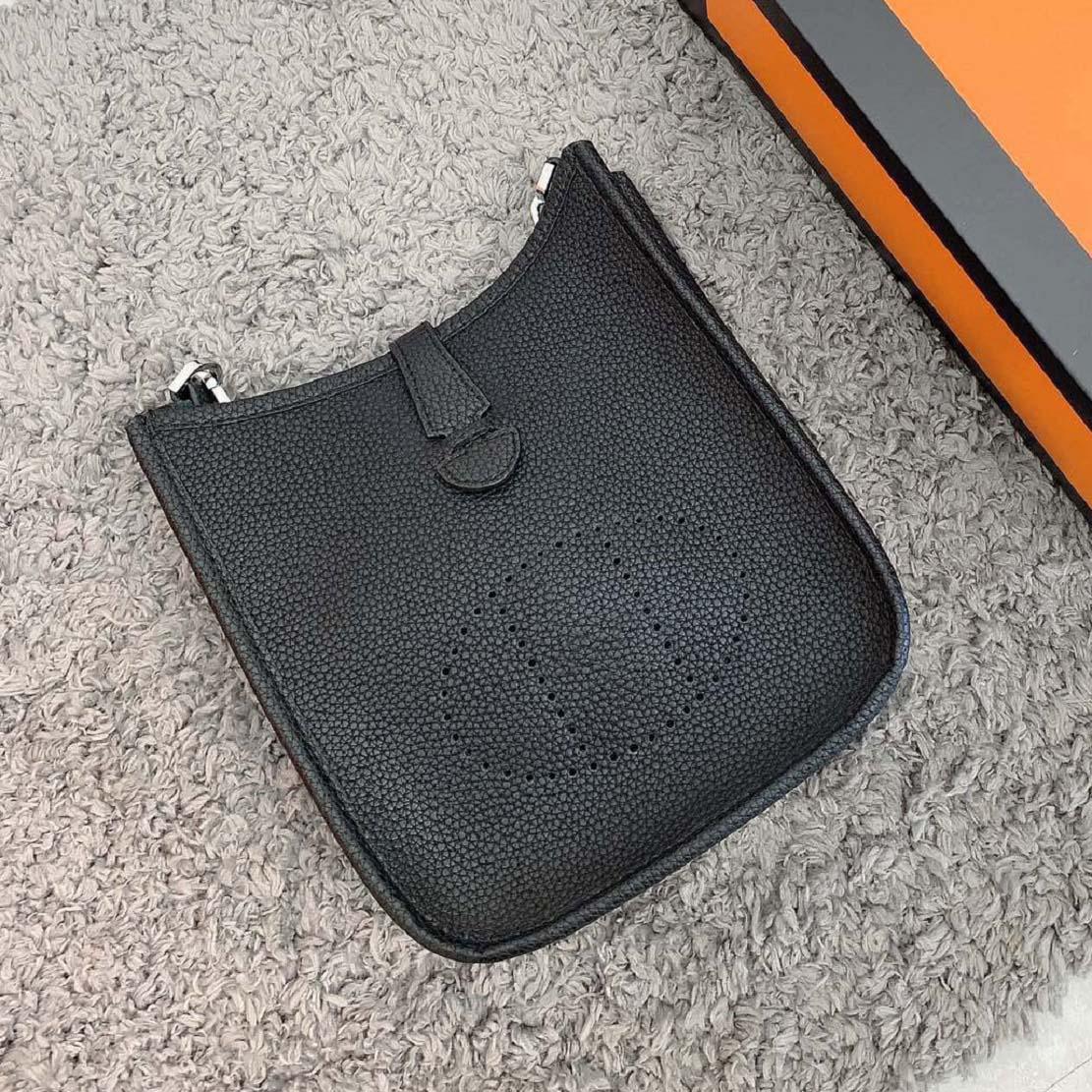 Crossbody Handbag Designer Handbags Camera Bag fationWomen Handbags Flap Wallet Stripes Shoulder Bags Tassel Pendant top Quality soft 6612
Crossbody Handbag Designer Handbags Camera Bag fationWomen Handbags Flap Wallet Stripes Shoulder Bags Tassel Pendant top Quality soft 6612