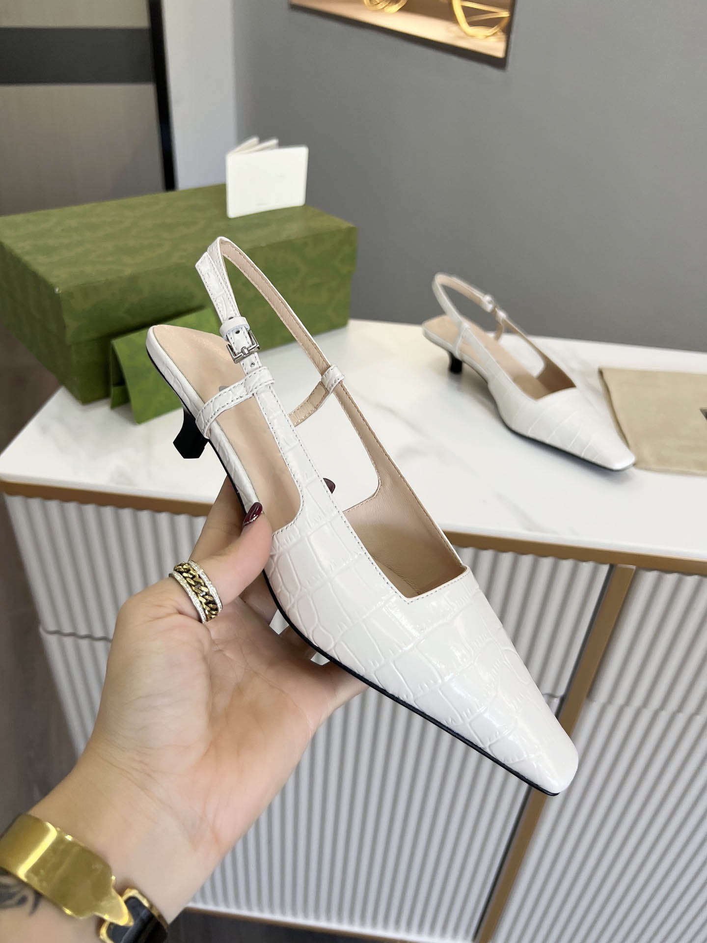 2022 Women's metallic mid-heel Sandals Slippers silver leather Slipper open-toe pump Sandal Summer Designer Luxury Fashion Pool Beach Thong Flat Flip Flops, Customized
2022 Women's metallic mid-heel Sandals Slippers silver leather Slipper open-toe pump Sandal Summer Designer Luxury Fashion Pool Beach Thong Flat Flip Flops, Customized