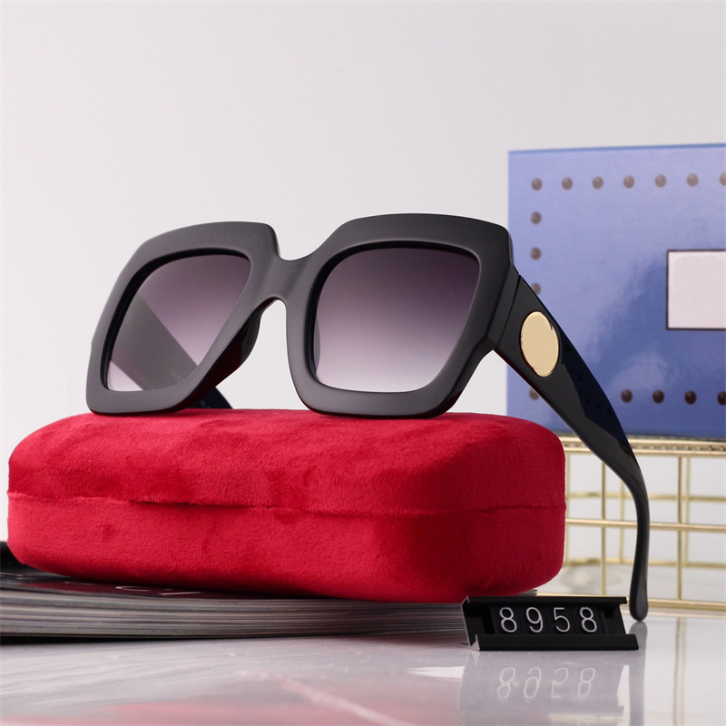 Mens Designers Sunglasses Women Luxury Sun Glasses Letter G Designer Suitable Fashion Gold Plated Full Frame Eyewear High Quality With Box
Mens Designers Sunglasses Women Luxury Sun Glasses Letter G Designer Suitable Fashion Gold Plated Full Frame Eyewear High Quality With Box
