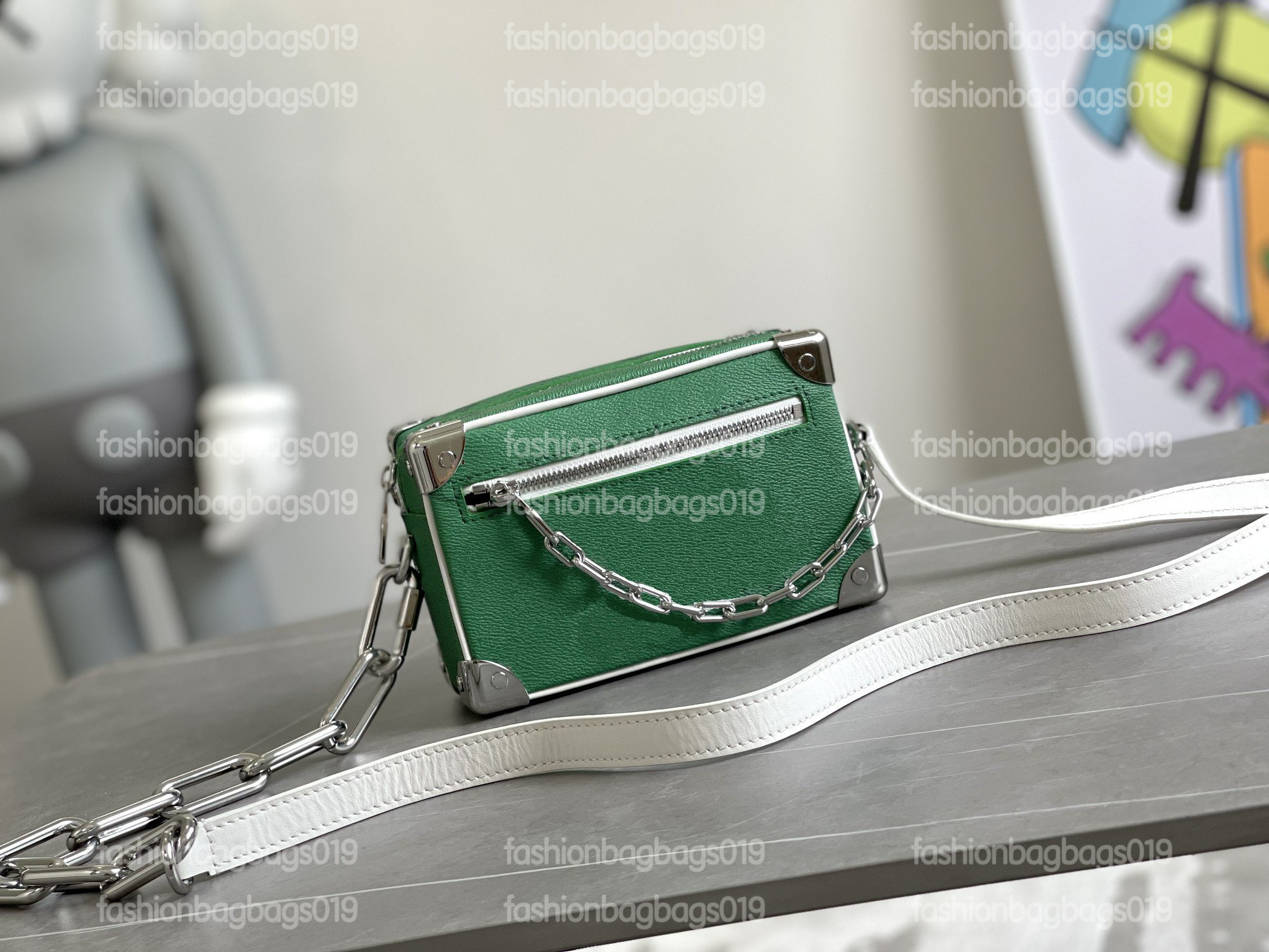 Soft Trunk messenger bag Box Bag Monograms Men Handbag cartoon friend Letter Print Shoulder Bags Crossbody Envelope camera handbags
Soft Trunk messenger bag Box Bag Monograms Men Handbag cartoon friend Letter Print Shoulder Bags Crossbody Envelope camera handbags