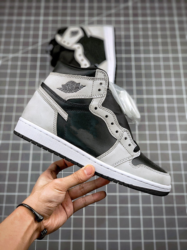 Designer HIGH Quality Basketball Jumpman 1 High OG Shadow 2.0 Black/Light Smoke Grey-White retro Cultural Sneakers Outdoor Trainers
Designer HIGH Quality Basketball Jumpman 1 High OG Shadow 2.0 Black/Light Smoke Grey-White retro Cultural Sneakers Outdoor Trainers