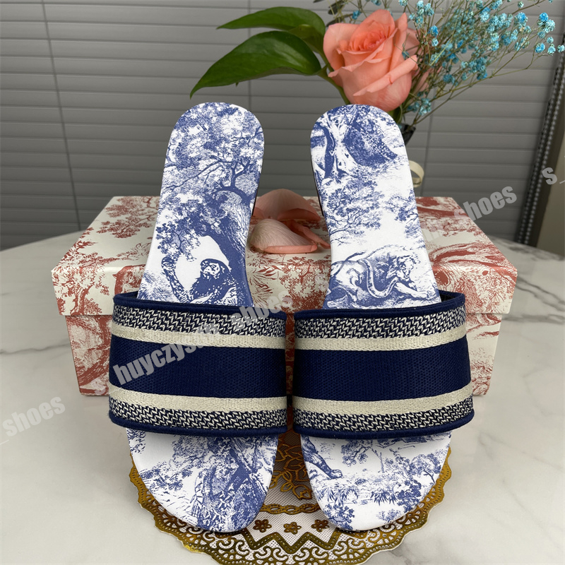 2022 Women Slippers Fashion Flip Flops Embroidery Sandal Floral Brocade Striped Beach Genuine Leather Dazzle Flowers Slipper Slides
2022 Women Slippers Fashion Flip Flops Embroidery Sandal Floral Brocade Striped Beach Genuine Leather Dazzle Flowers Slipper Slides