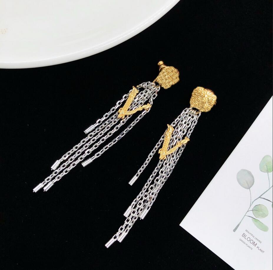 Ladies Gun Color Tassel V letter Earrings Dangle & Chandelier Banshee Medusa Head Portrait Women Tassel Earring
Ladies Gun Color Tassel V letter Earrings Dangle & Chandelier Banshee Medusa Head Portrait Women Tassel Earring