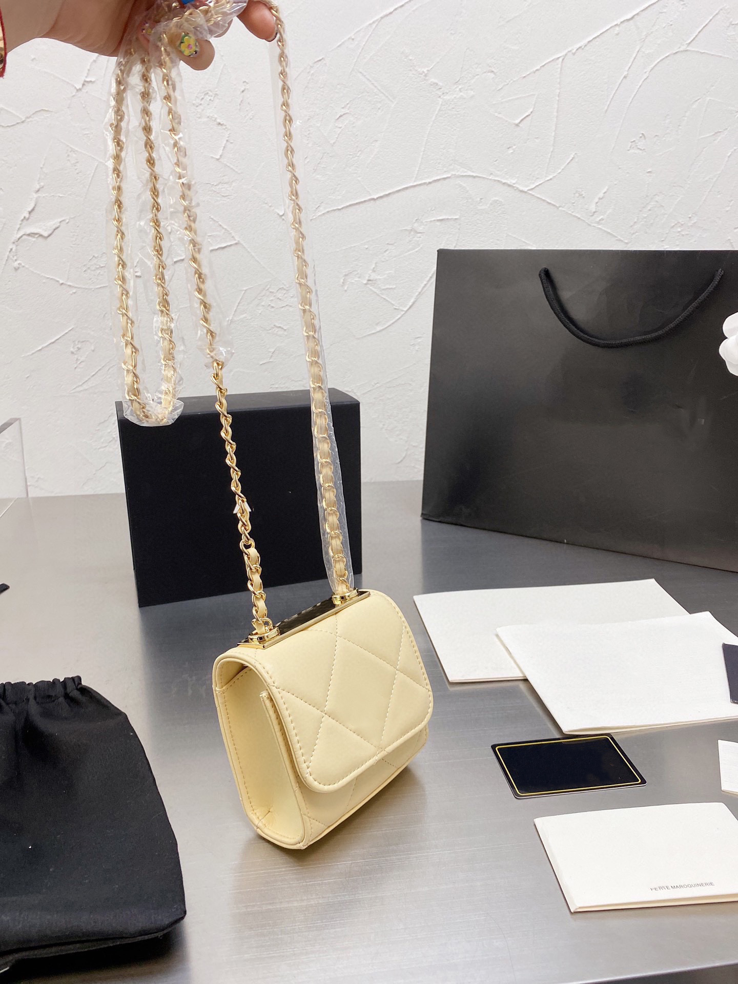 2022 New Luxury Crossbody Shoulder Designer Bags Mini Tr Flap Lady bag Gold Metal With Chain Handbag Purse Small Plaid Quilt Pink Lambskin Top Handle bag Size 11cm, Extra shipping cost
2022 New Luxury Crossbody Shoulder Designer Bags Mini Tr Flap Lady bag Gold Metal With Chain Handbag Purse Small Plaid Quilt Pink Lambskin Top Handle bag Size 11cm, Extra shipping cost