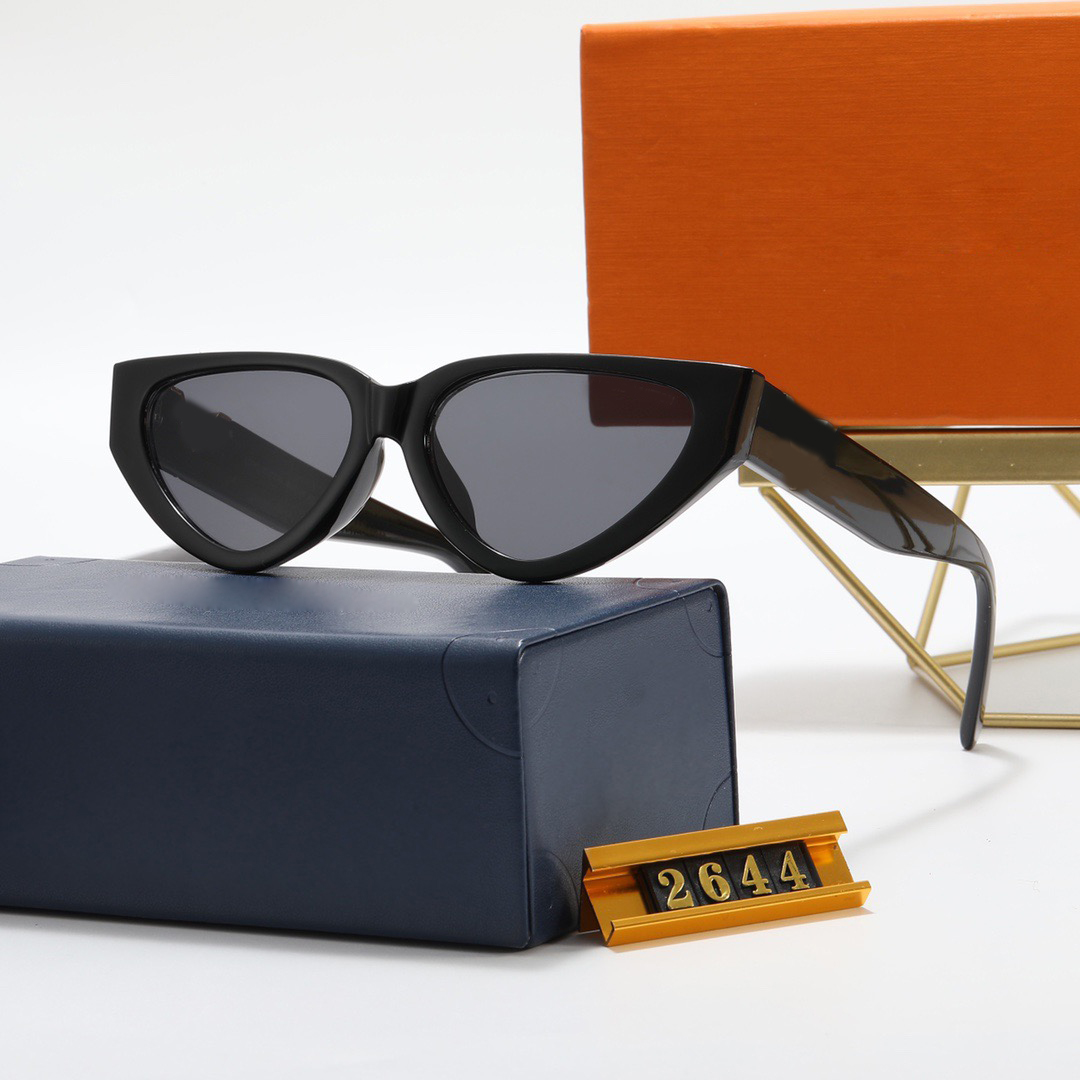 Wholesale Classic Fashion Summer Sunglasses Man Woman Unisex Glasses Retro Small Frame Design Outdoor Sun Glasses UV400 Top Quality 4 Color Optional with Box
Wholesale Classic Fashion Summer Sunglasses Man Woman Unisex Glasses Retro Small Frame Design Outdoor Sun Glasses UV400 Top Quality 4 Color Optional with Box