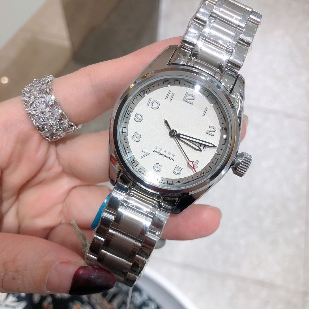 Valentine's Day Generation Langjia Business Leisure Pioneer Three-pin Belt Calendar Steel Band Quartz Men's Watch, Black
Valentine's Day Generation Langjia Business Leisure Pioneer Three-pin Belt Calendar Steel Band Quartz Men's Watch, Black