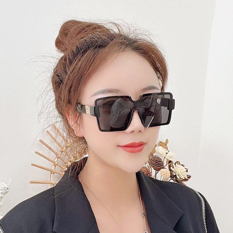 Sunglasses 2022 Women Oversized Square Frame Fashion Outdoor Driving Beach Shade UV400 Glasses For Male De Sol Hombre
Sunglasses 2022 Women Oversized Square Frame Fashion Outdoor Driving Beach Shade UV400 Glasses For Male De Sol Hombre