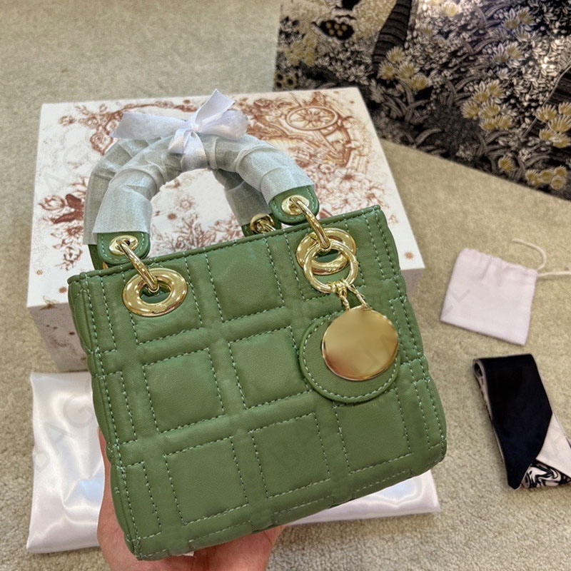 5A Luxury totes womens handbags fashion classic sheepskin embroidered plaid bags designer shoulder bag lady cross body high quality
5A Luxury totes womens handbags fashion classic sheepskin embroidered plaid bags designer shoulder bag lady cross body high quality