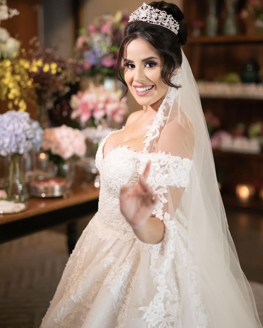 Luxurious Ball Gown Wedding Dresses Off Shoulder Puffy Skirt Tulle Lace Flowers Elegant Bride Dress Wedding Gowns Custom Made