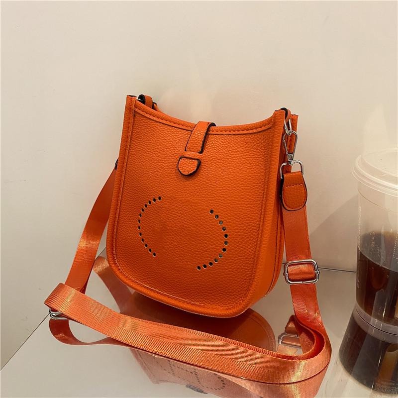 Designer Luxury Handbags with Adjustable Straps Shoulder Bag Evelyne GM Chocolat Taurillon Clemence Square Tote Bags Fashion Crossbody Hollow Out Storage Handbag, Package bag
Designer Luxury Handbags with Adjustable Straps Shoulder Bag Evelyne GM Chocolat Taurillon Clemence Square Tote Bags Fashion Crossbody Hollow Out Storage Handbag, Package bag