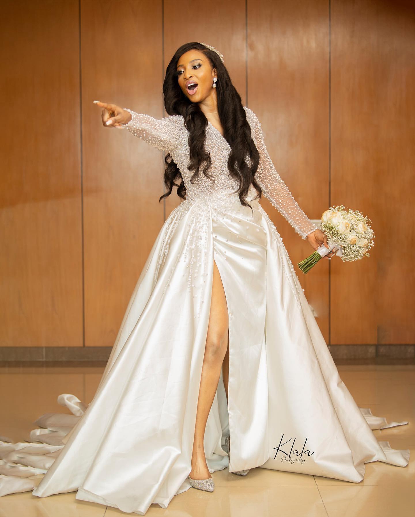 Illusion Pearls Crystal country wedding dresses 2022 african long sleeve Side Split Arabic Satin church garden bridal reception gowns Robe de mariée