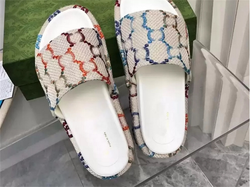 Fashion woman sandal Beach Thick bottom slippers platform women Shoes Alphabet lady Sandals Leather High heel slippers, # 1
Fashion woman sandal Beach Thick bottom slippers platform women Shoes Alphabet lady Sandals Leather High heel slippers, # 1