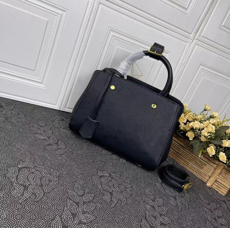 Designer Womens Black Totes High Quality Genuine Leather Shoulder Bag Cross Body Bags Classic Letter Printing Handbags Fashion Shopping Pocket
Designer Womens Black Totes High Quality Genuine Leather Shoulder Bag Cross Body Bags Classic Letter Printing Handbags Fashion Shopping Pocket