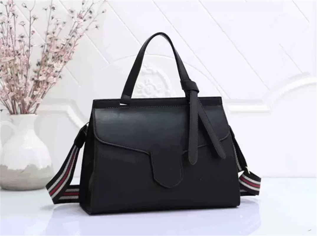 Genuine Leather Handbag Comes With Box Chain Bag Women luxurys Fashion Designers Bags Female clutch Classic High Quality Girl Handbags H0503
Genuine Leather Handbag Comes With Box Chain Bag Women luxurys Fashion Designers Bags Female clutch Classic High Quality Girl Handbags H0503