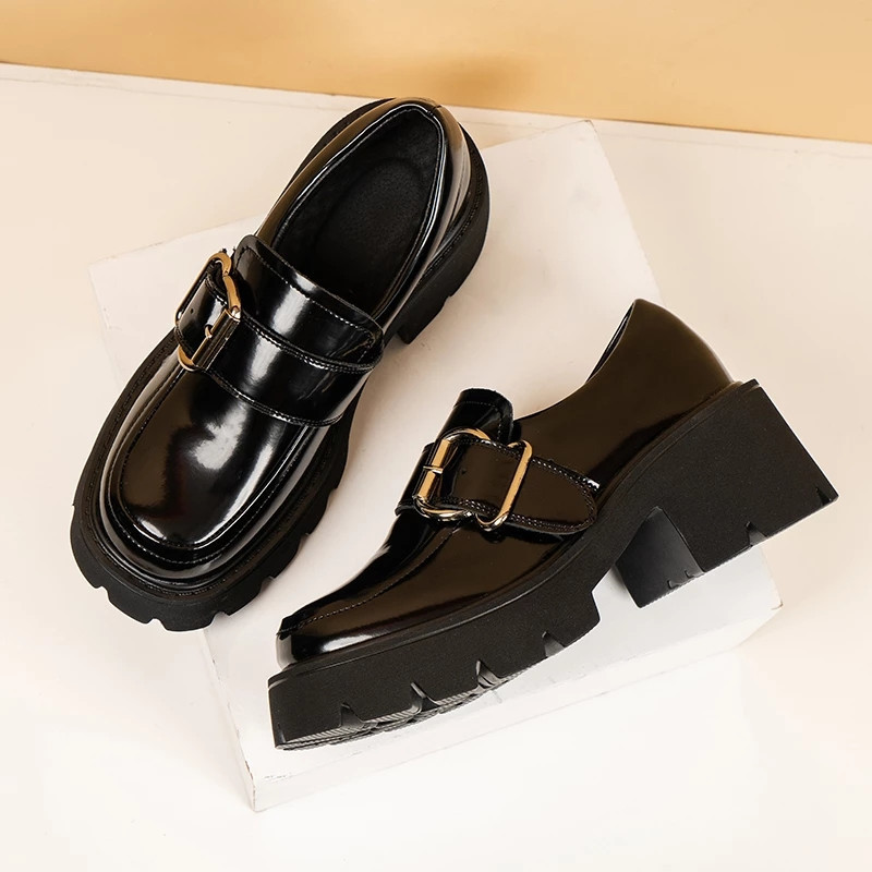 Sepatu Pump Kulit Wanita Loafer Chunky Sepatu Pump Mary Janes Ujung Bundar Retro dengan Platform Med Heels Sepatu Vintage Wanita Musim Semi, Black buckle
Sepatu Pump Kulit Wanita Loafer Chunky Sepatu Pump Mary Janes Ujung Bundar Retro dengan Platform Med Heels Sepatu Vintage Wanita Musim Semi, Black buckle