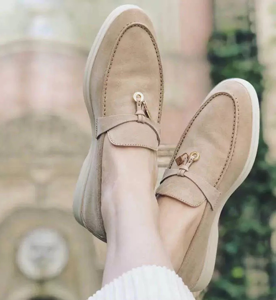 LORO PIANA Summer Charms embellished Walk suede loafers Couples shoes Genuine leather casual slip on flats for men Luxury Designers flat Dress shoe factory footwear
LORO PIANA Summer Charms embellished Walk suede loafers Couples shoes Genuine leather casual slip on flats for men Luxury Designers flat Dress shoe factory footwear