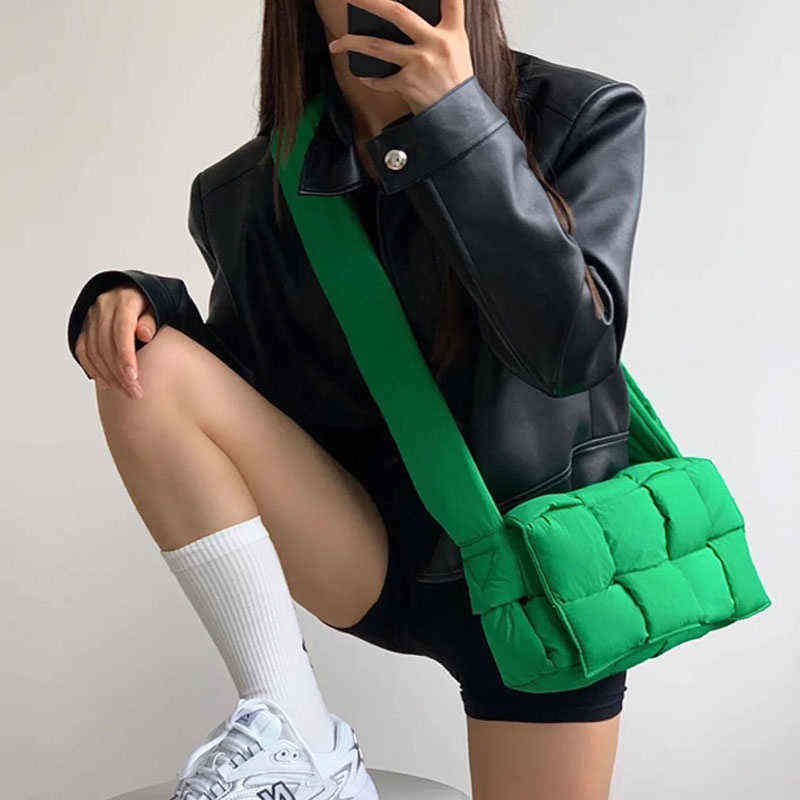 2022 Autumn Winter Space Down Feather Shoulder Bags Crossbody Bags for Women luxury designe Weave sponge Female Purses phone bag Y220405, Black
2022 Autumn Winter Space Down Feather Shoulder Bags Crossbody Bags for Women luxury designe Weave sponge Female Purses phone bag Y220405, Black