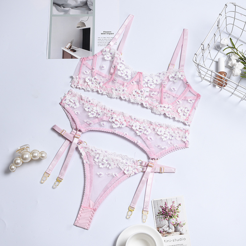 White Women's Sexy Lingerie Set Applique Embroidered Hollow Transparent Underwear Garter Thong Gathered Bra 3pcs 220513