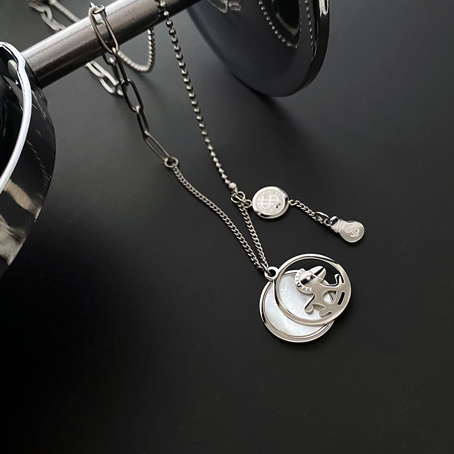 Classic Design Shell Base Horse Pendant Necklace for Women Gift