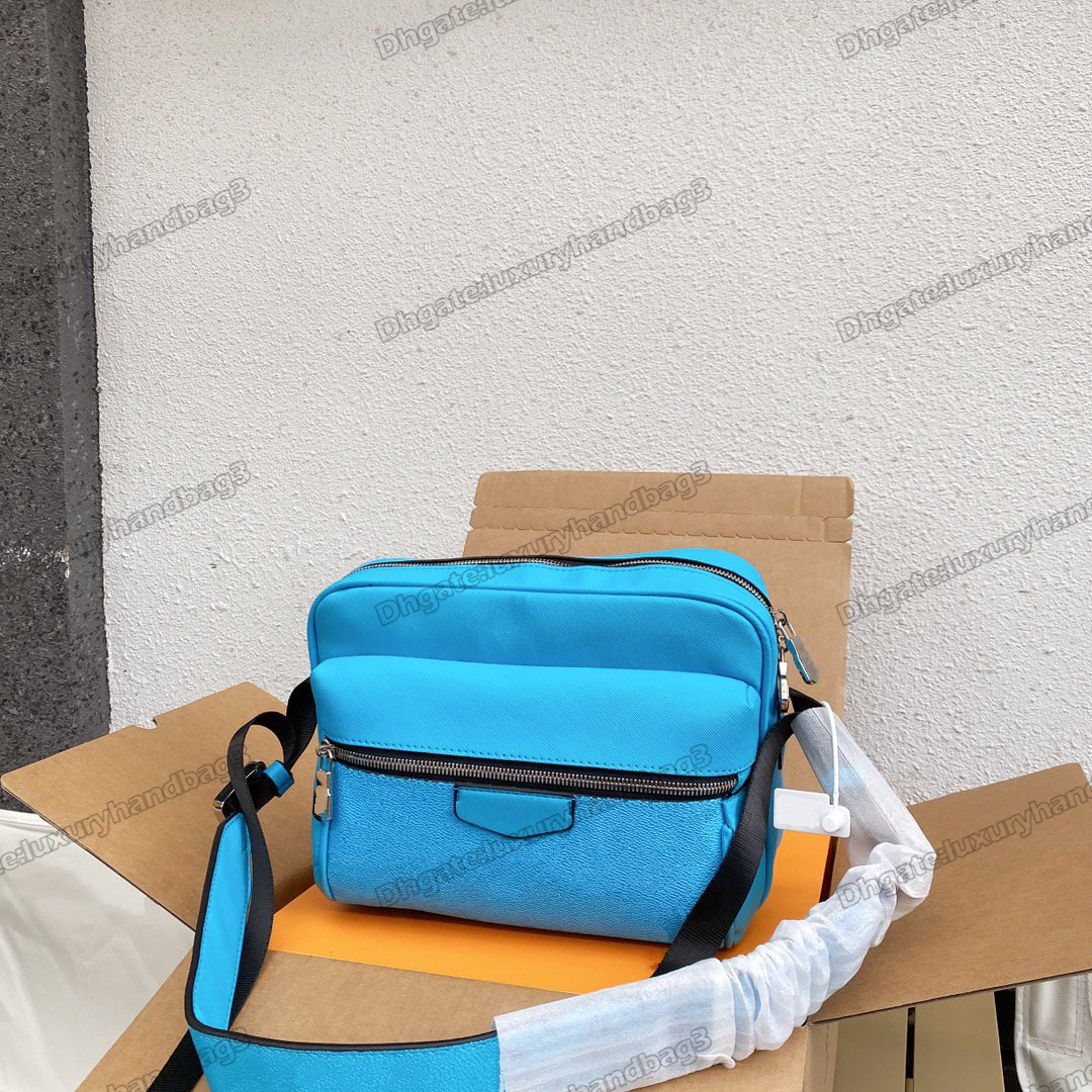 Outdoor Messenger Bag Crossbody Shoulder Square Trip Leather Bag Mens Designers Versatility Camera Bags Purse Wallet M30233
Outdoor Messenger Bag Crossbody Shoulder Square Trip Leather Bag Mens Designers Versatility Camera Bags Purse Wallet M30233