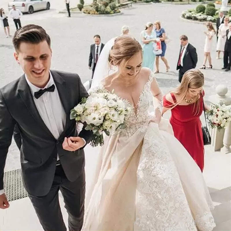 Long Sleeve V-Neck Lace Wedding Dress Off the Shoulder Tulle Bridal Gowns Sweep Train Ball Gown Wedding Party Dress