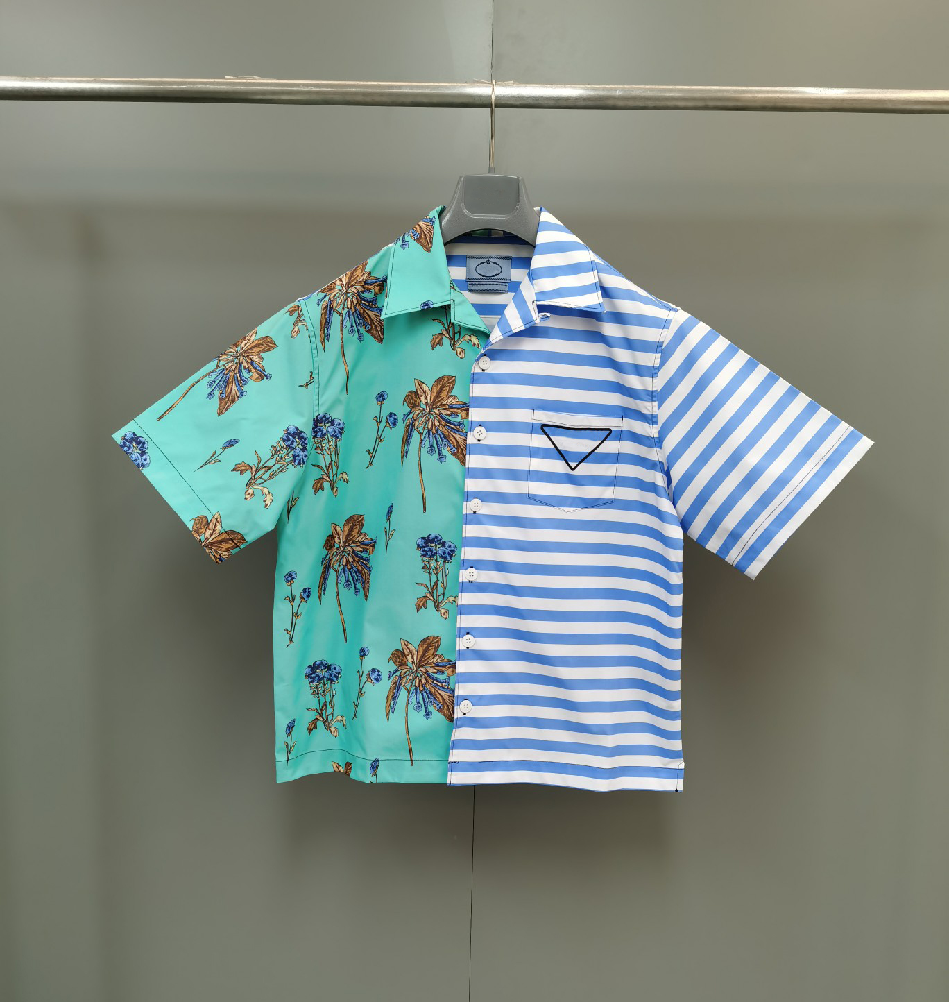2022 latest brand designer shirt ~ US loose size high-quality fashion flower stripe print design mens luxury single breasted casual short sleeved shirt, Multi
2022 latest brand designer shirt ~ US loose size high-quality fashion flower stripe print design mens luxury single breasted casual short sleeved shirt, Multi