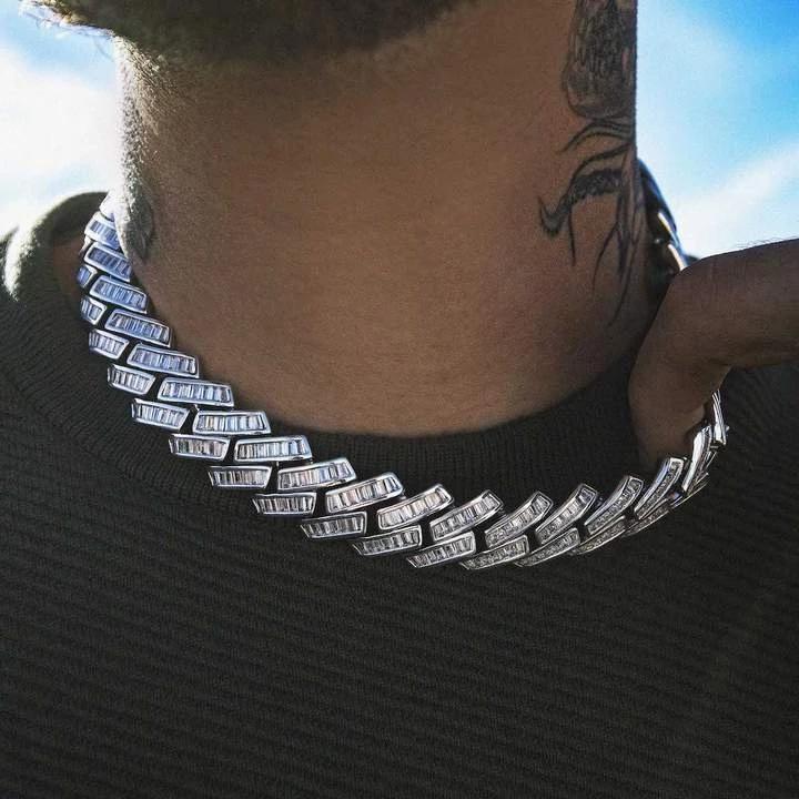 Chokers Big Heavy Iced Out Bling Baguette 5A Cubic Zirconia CZ Cuban Link Chain Necklace For Hip Hop Men Women Charm 19MM Choker JewelryChok
Chokers Big Heavy Iced Out Bling Baguette 5A Cubic Zirconia CZ Cuban Link Chain Necklace For Hip Hop Men Women Charm 19MM Choker JewelryChok