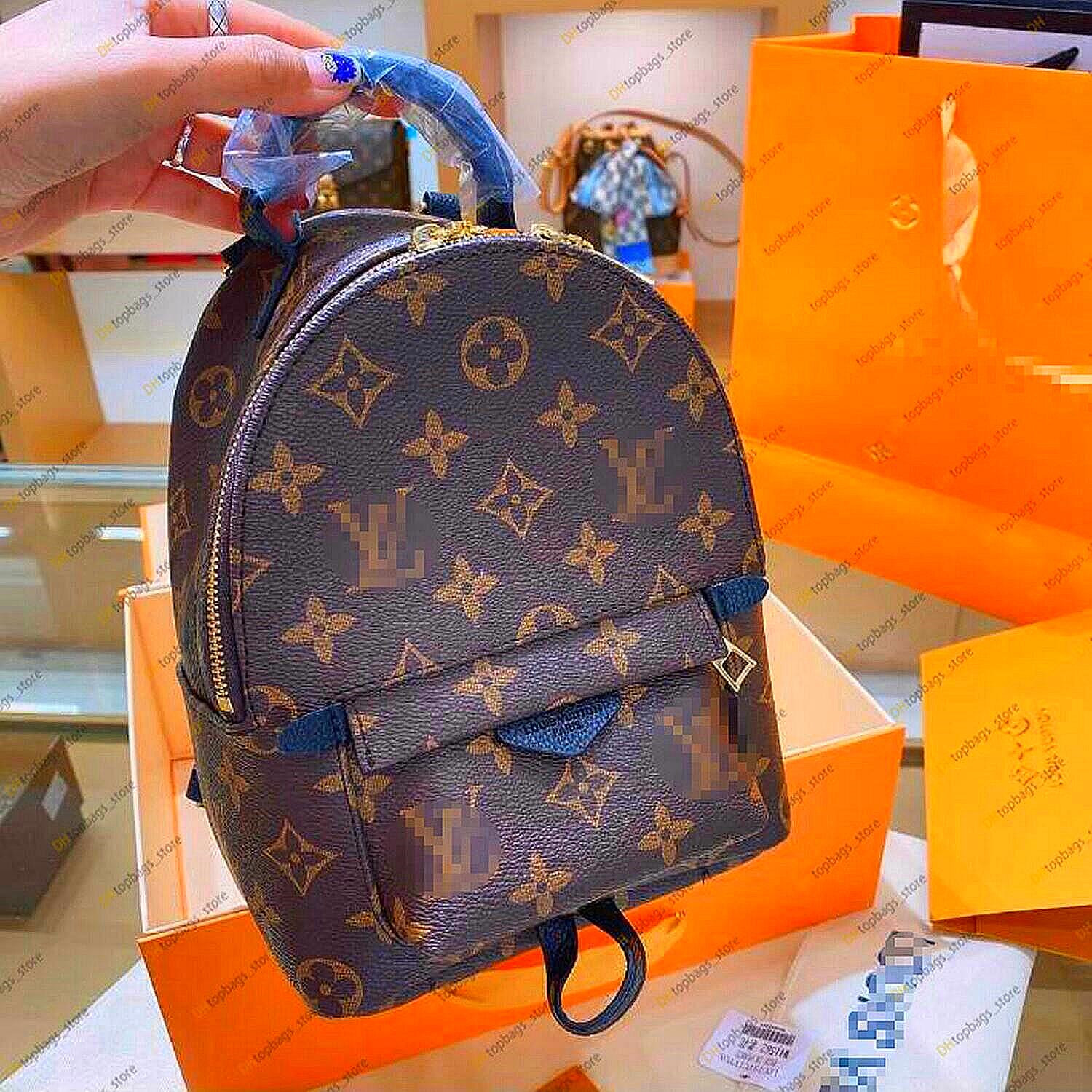 LVS Louiseity Vuttons Viutonity GGs Handbags Luxury Designers Lady Clutch PALM MINI SPRING Backpack Women Shoulder Messenger Bags men Scholl
LVS Louiseity Vuttons Viutonity GGs Handbags Luxury Designers Lady Clutch PALM MINI SPRING Backpack Women Shoulder Messenger Bags men Scholl