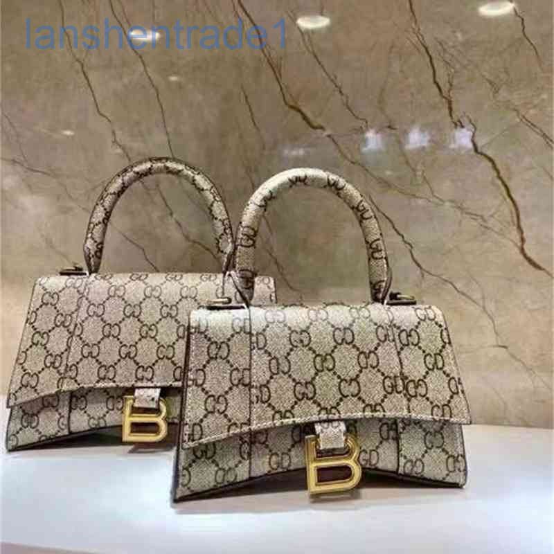Designer Women Leather Handbags Hourglass High Version Bags 2022 Family Joint Name Quality Capacity Large Diagonal Back Portable One Shoulde, Red
Designer Women Leather Handbags Hourglass High Version Bags 2022 Family Joint Name Quality Capacity Large Diagonal Back Portable One Shoulde, Red