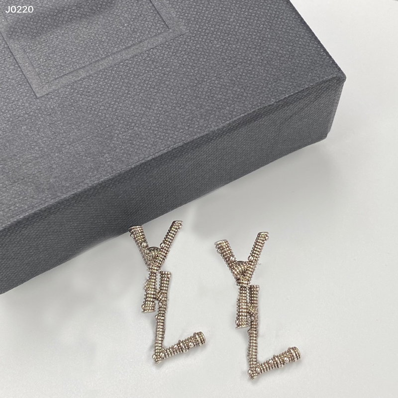 Fashion Designer Earrings For Women Stud Jewelry Gold Letter Hoop Earring Wedding Ear Y Studs 925 Silver Pendants With Box New 22062301R
Fashion Designer Earrings For Women Stud Jewelry Gold Letter Hoop Earring Wedding Ear Y Studs 925 Silver Pendants With Box New 22062301R