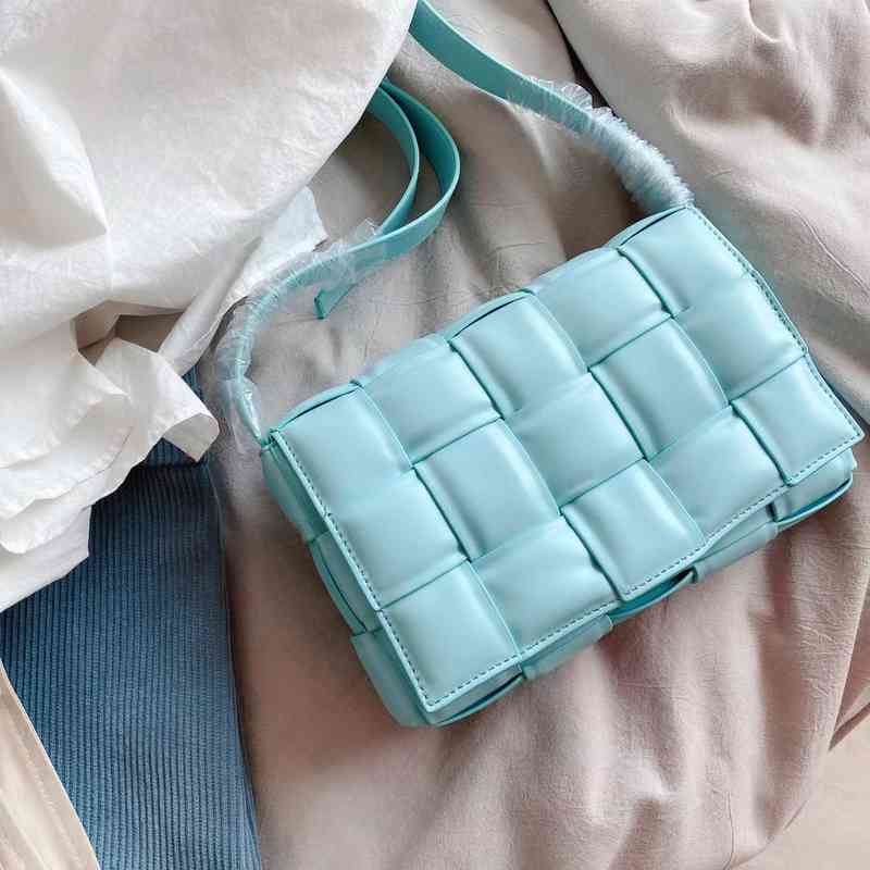 Designer Venetas Bottegas Divani Handbags Fashion Jodie Woven Large Lattice Pillow Bag Tofu One Shoulder Cloud Oblique Span Small Square, White
Designer Venetas Bottegas Divani Handbags Fashion Jodie Woven Large Lattice Pillow Bag Tofu One Shoulder Cloud Oblique Span Small Square, White