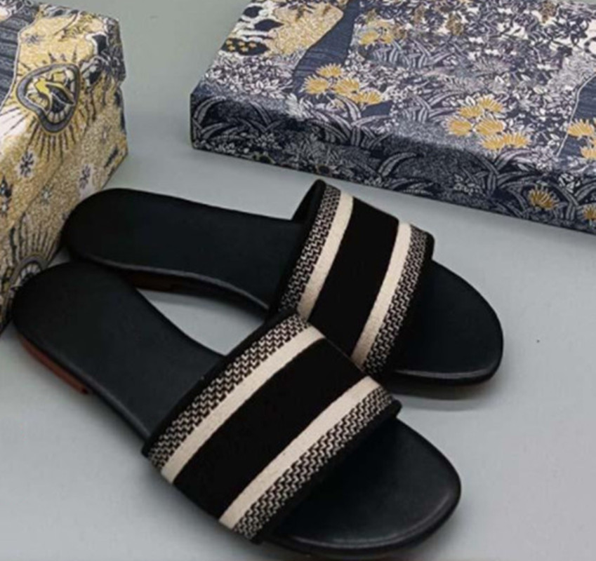 Designer Slides Women Sandals D Slide Classic Slippers Quality Flip Flop Platform Flats Shoes Sneakers Trainer With Dustbag by newshoe, 26
Designer Slides Women Sandals D Slide Classic Slippers Quality Flip Flop Platform Flats Shoes Sneakers Trainer With Dustbag by newshoe, 26