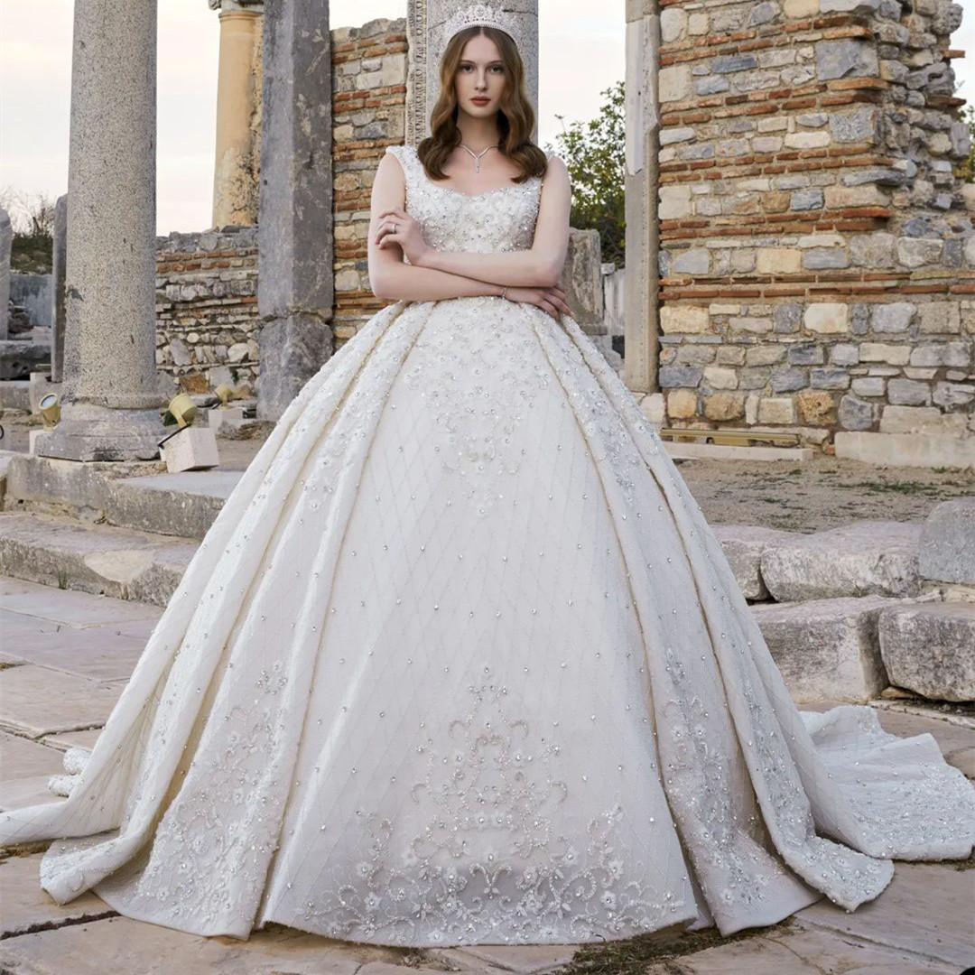 Elegant Ball Gown Wedding Dresses Appliques Sequins Beads Pearls Bateau Sleeveless Floor Length Train Elegant High Waist Luxurious Vintage Robes De So