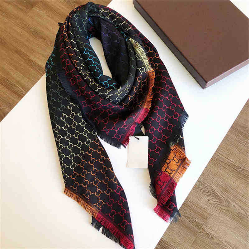 Scarf Designer Scarves Mens Womens Luxury Oversized Color Gradient Classic Letters Check Shawls Scarfs 6 Colors High Quality Optional
Scarf Designer Scarves Mens Womens Luxury Oversized Color Gradient Classic Letters Check Shawls Scarfs 6 Colors High Quality Optional