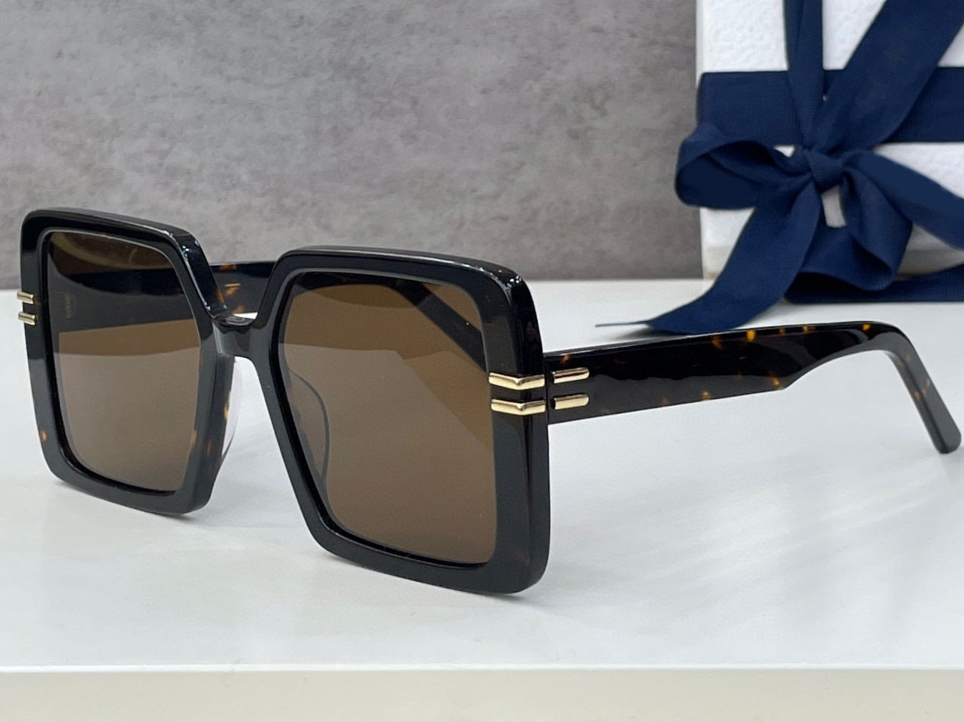 Sunglasses For Men Women Summer 8070 Style Anti-Ultraviolet Retro Plate Square Frame Random Box
Sunglasses For Men Women Summer 8070 Style Anti-Ultraviolet Retro Plate Square Frame Random Box