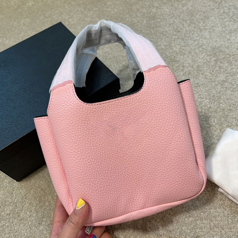 Fashion Ladies Dynamique series leather Totes Shoulder Bags Purse Luxury Designer Bags
Fashion Ladies Dynamique series leather Totes Shoulder Bags Purse Luxury Designer Bags