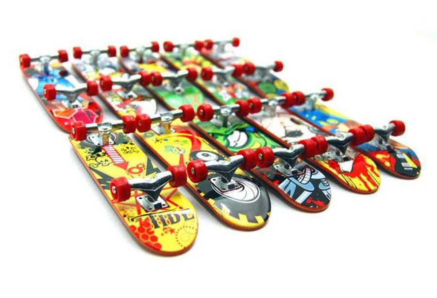 Mini Finger boards Skate truck Print professional Plastic Stand FingerBoard Skateboard Finger Skateboard for Kid Toy Children Gift