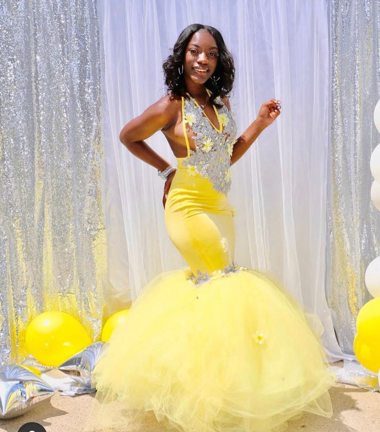 Yellow Mermaid Light Backless Prom Dresses Halter Neckline Beaded Evening Gowns Black Girl Sequined Sweep Train Tulle Appliqued Formal Dress