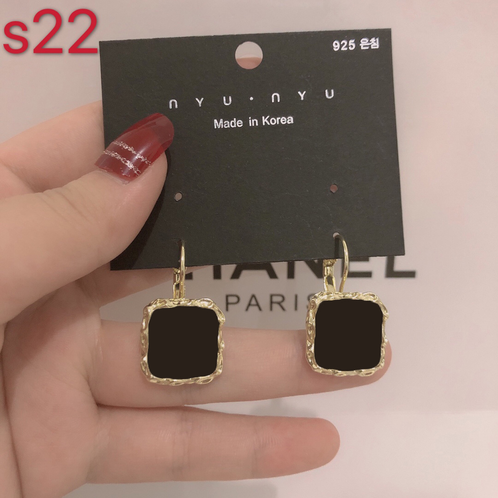 20style Simples Mixed 18K Gold Plated Letter Stud Fashion Brand Alloy Letters Earrings Women Pearl Crystal Rhinestone Wedding Jewelry
20style Simples Mixed 18K Gold Plated Letter Stud Fashion Brand Alloy Letters Earrings Women Pearl Crystal Rhinestone Wedding Jewelry