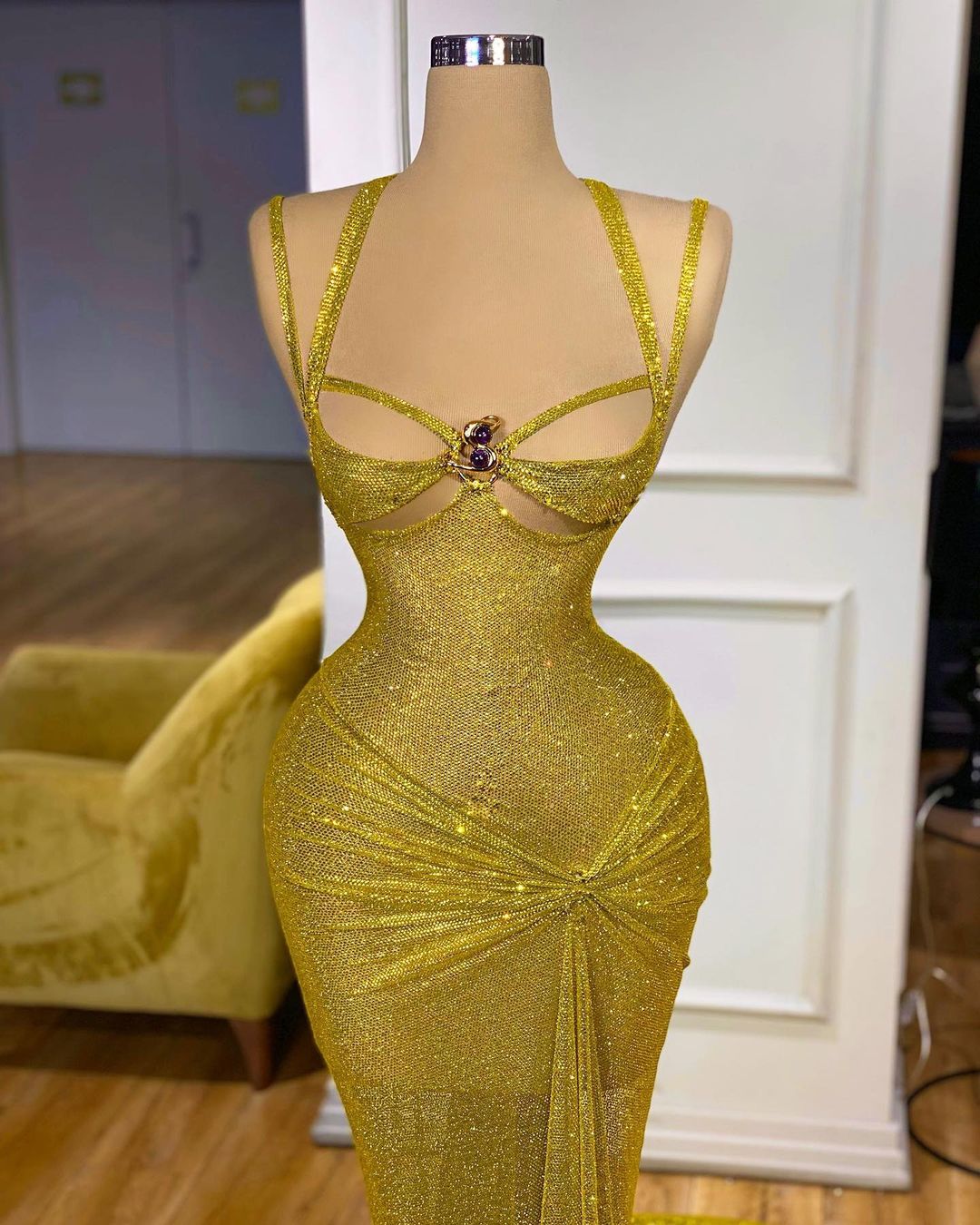 Sexy Yellow Prom Dresses Beads Appliqué Sleeveless Art Deco-inspired Neck Custom Made Formal Dubai Evening Dress Sweep Plus Size Robes De Mariée