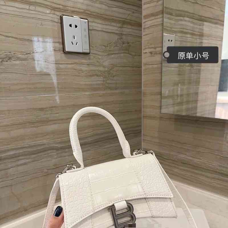 Balencaigas Bags Correct Women Luxurys Hand Bags Portable Messenger Crescent Crocodile Leather Fashion Mini Bag, White
Balencaigas Bags Correct Women Luxurys Hand Bags Portable Messenger Crescent Crocodile Leather Fashion Mini Bag, White