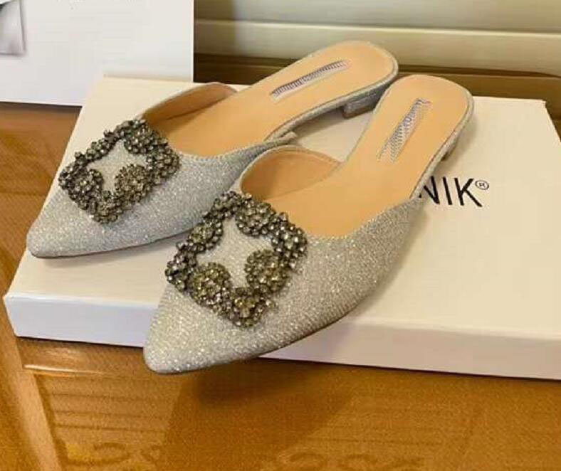 Elgant designer brand pumps luxury dress manolos blahniks shoes sandal Hangisi Black Satin Jewel Mule Flat 35-43size lady's wedding party gift with box
Elgant designer brand pumps luxury dress manolos blahniks shoes sandal Hangisi Black Satin Jewel Mule Flat 35-43size lady's wedding party gift with box