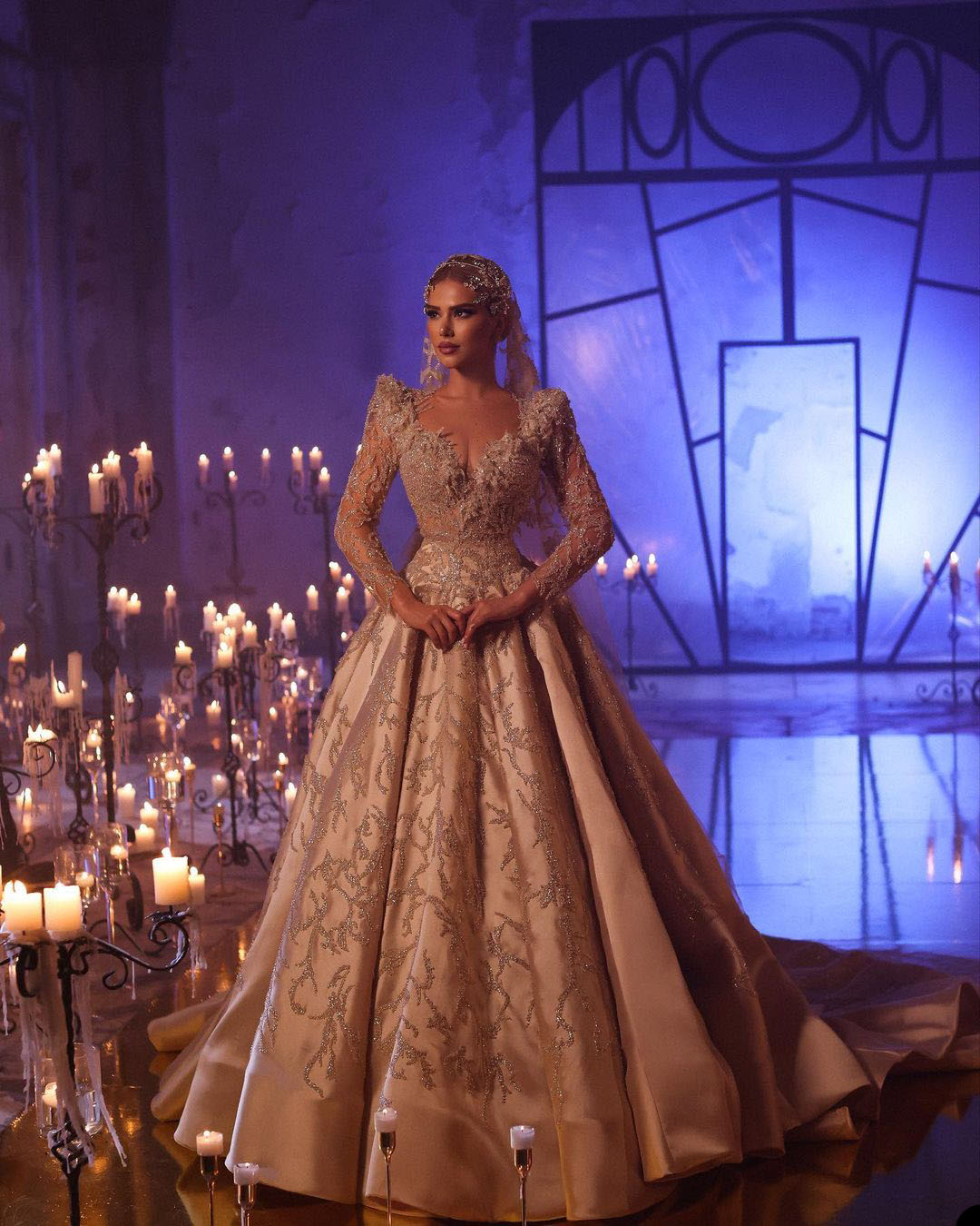 Glitter Elegant Ball Gown Wedding Dresses Long Sleeves V Neck Sequins 3D Appliques Beads Lace Ruffles or Length Bridal Gowns Plus Size robes de soiree