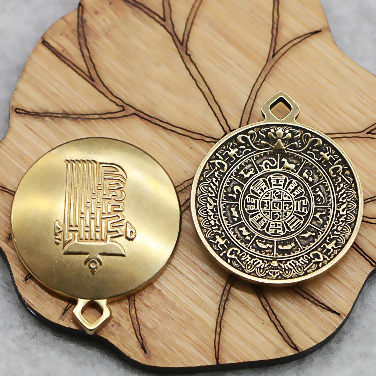 Pendant Necklaces Featured Hand Jiugongbagua Tag Brass Keychain Everything Goes Well Blessing Waist Jewelry For Women Gift MenPendant
Pendant Necklaces Featured Hand Jiugongbagua Tag Brass Keychain Everything Goes Well Blessing Waist Jewelry For Women Gift MenPendant